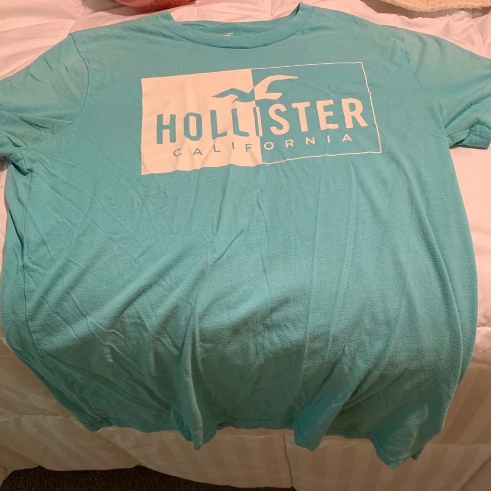 Hollister tee